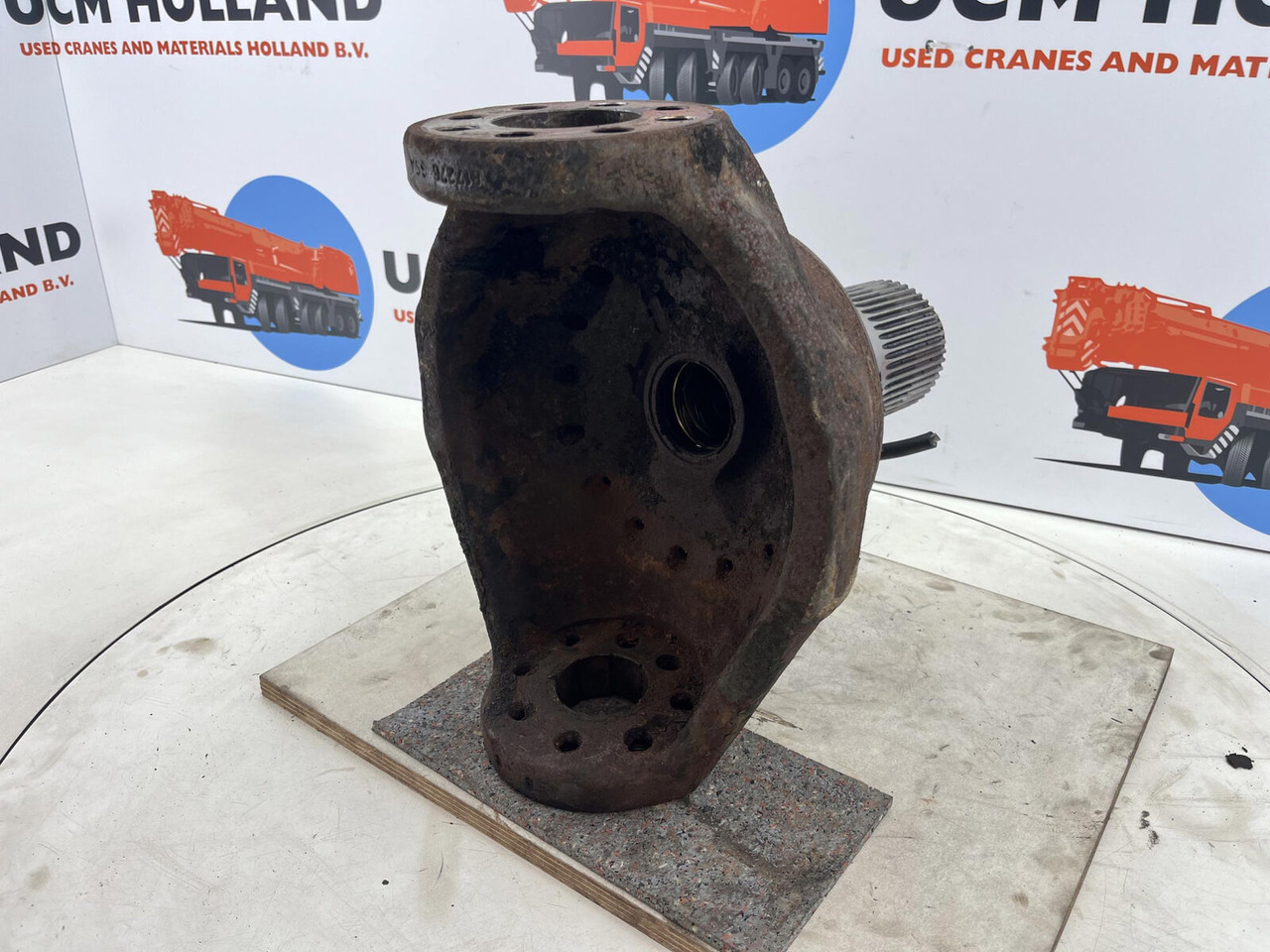 Terex AC 155 steering knuckle 16 holes axle 3 - Рукавец за Мобилен кран: слика 4 Terex AC 155 steering knuckle 16 holes axle 3 - Рукавец за Мобилен кран: слика 4