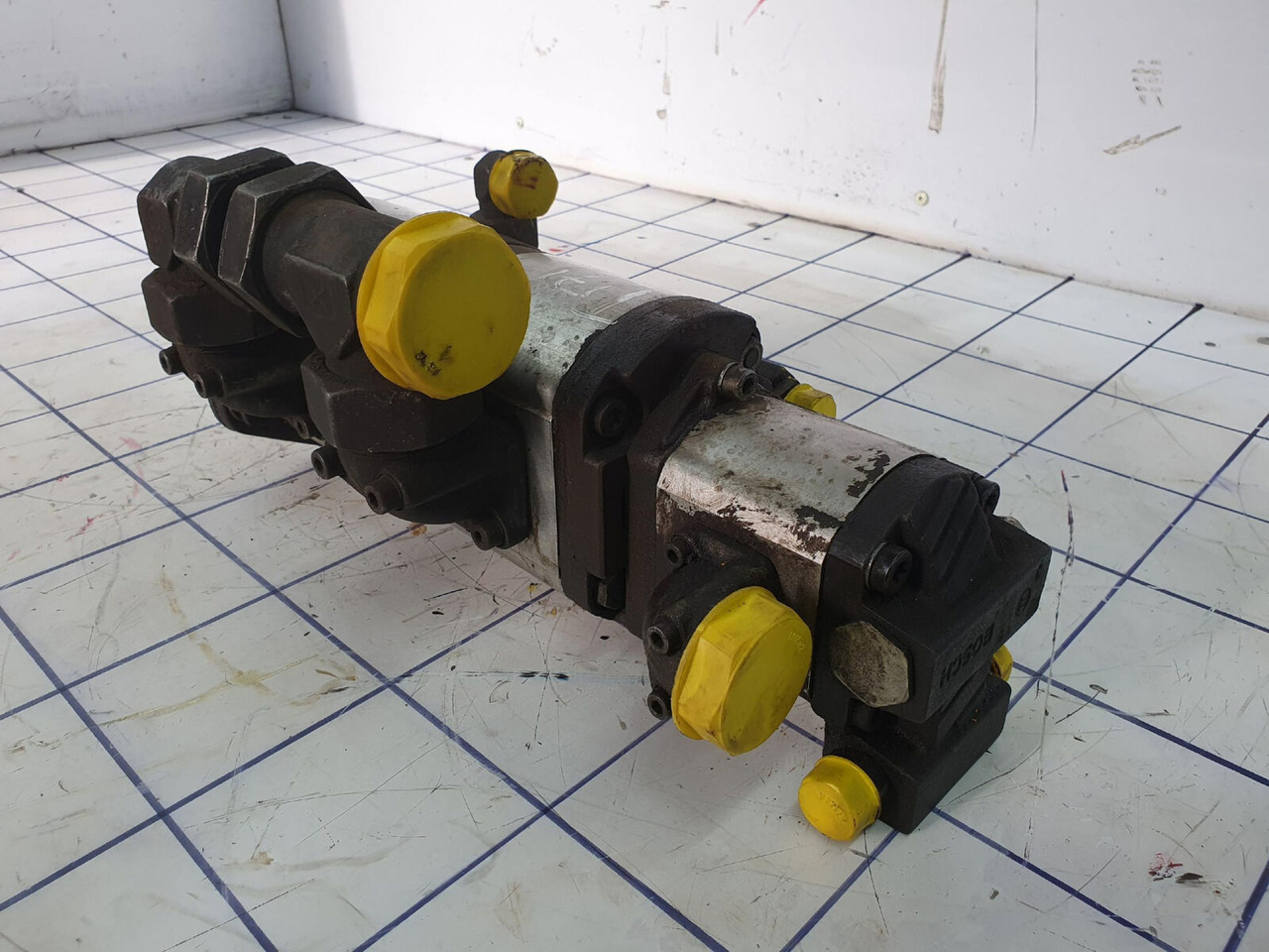 Terex AC 205 3 way gear pump - Хидраулична пумпа за Мобилен кран: слика 2 Terex AC 205 3 way gear pump - Хидраулична пумпа за Мобилен кран: слика 2