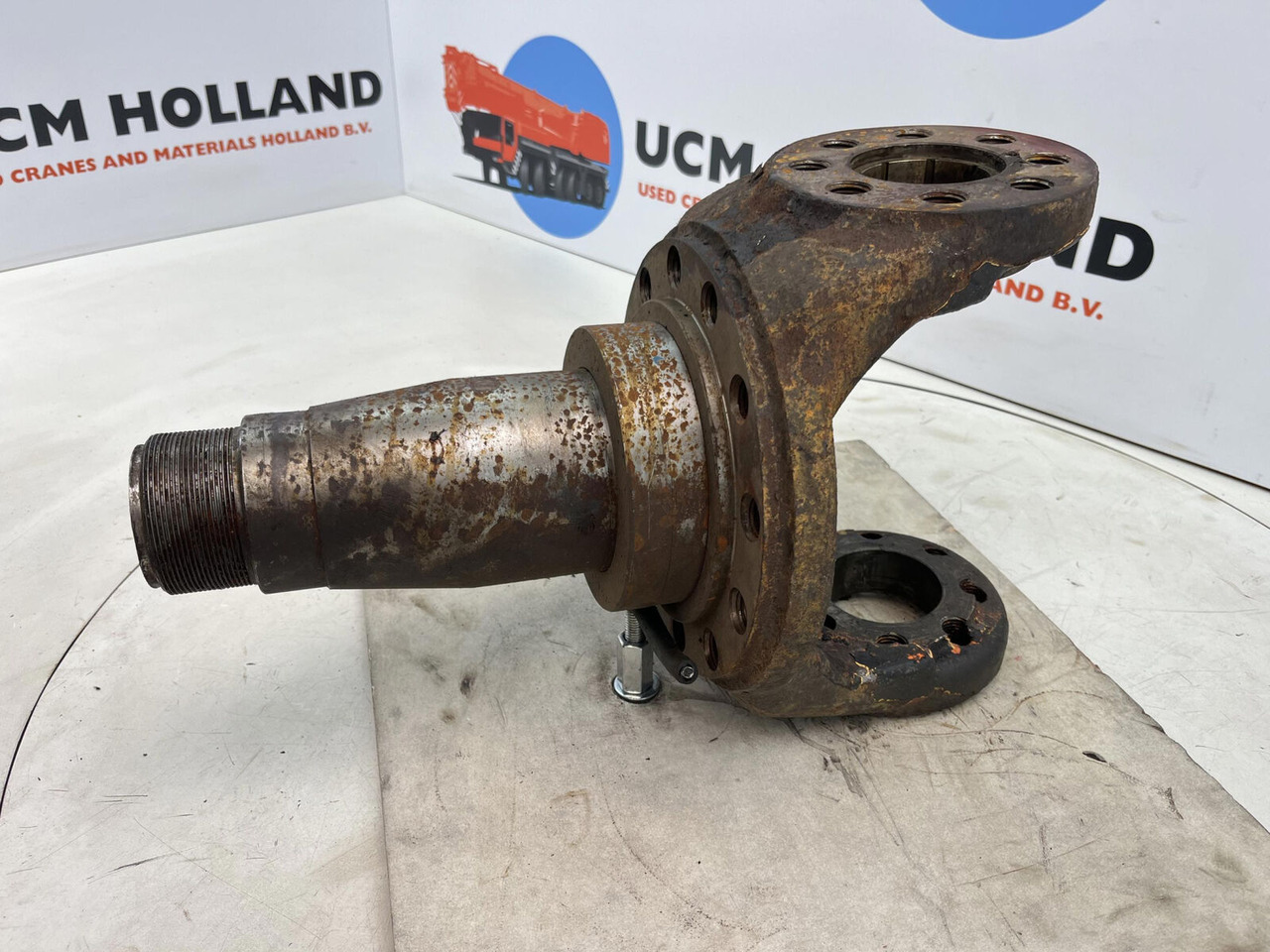 Terex HC 340 Steering knuckle 12 holes axle 2 - Рукавец за Кран: слика 1 Terex HC 340 Steering knuckle 12 holes axle 2 - Рукавец за Кран: слика 1