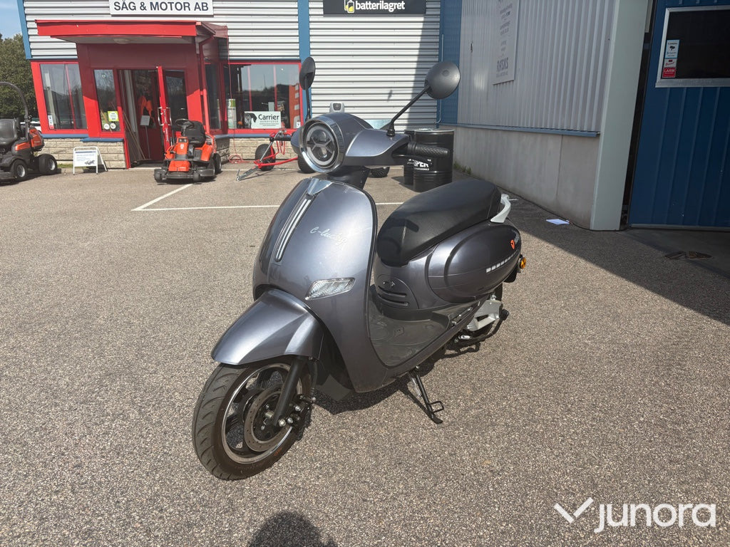 EU-moped - Yadea C-Lucky, NY! - Мотоцикл: слика 1 EU-moped - Yadea C-Lucky, NY! - Мотоцикл: слика 1