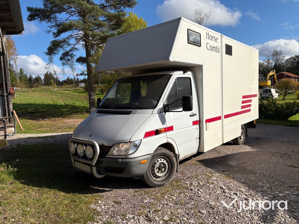 Hästtransport Mercedes-Benz 316 CDI - Алковен кампер: слика 1 Hästtransport Mercedes-Benz 316 CDI - Алковен кампер: слика 1