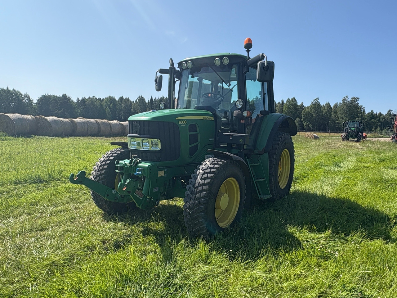 John Deere 6330 - Трактор: слика 1 John Deere 6330 - Трактор: слика 1