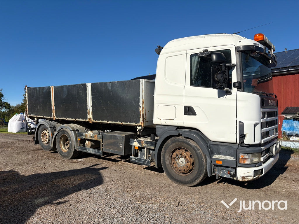 Lastbil - Scania, R124LB6X24NB470 - Камион со платформа: слика 1 Lastbil - Scania, R124LB6X24NB470 - Камион со платформа: слика 1