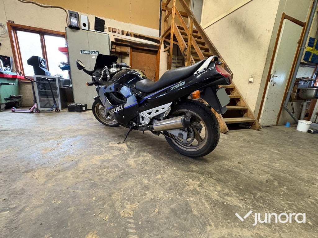 Motorcykel - Suzuki, GSX 750 F - Мотоцикл: слика 3 Motorcykel - Suzuki, GSX 750 F - Мотоцикл: слика 3