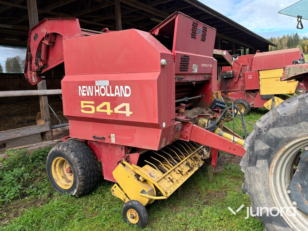 Rundbalspress New Holland 544 Cropcutter - Балирка за тркалезни бали: слика 4 Rundbalspress New Holland 544 Cropcutter - Балирка за тркалезни бали: слика 4