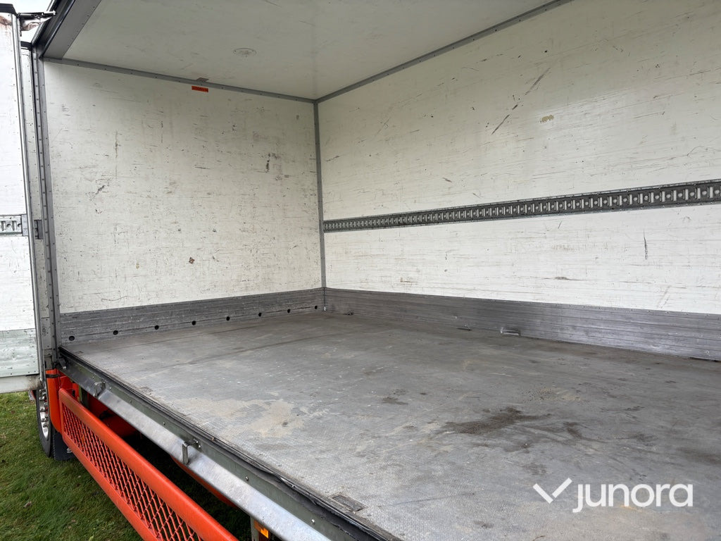 Камион сандучар Skåpbil - Scania R410LB: слика 10