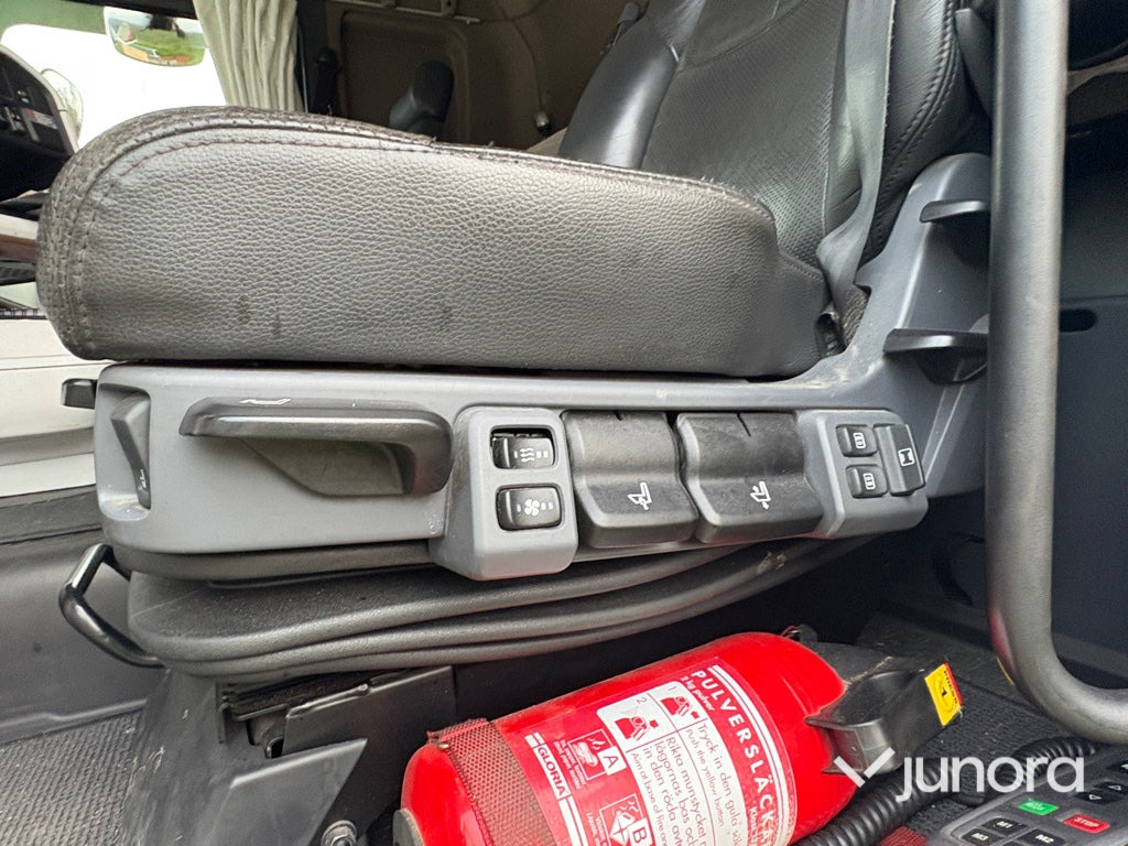 Камион сандучар Skåpbil - Scania R410LB: слика 28