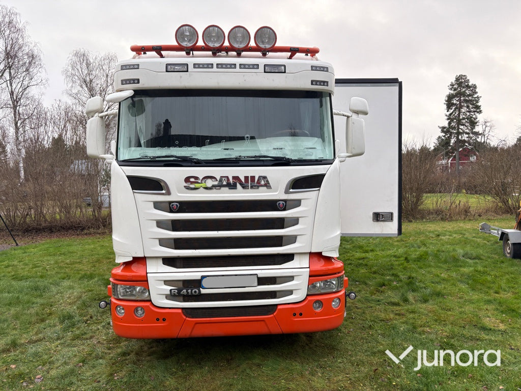Камион сандучар Skåpbil - Scania R410LB: слика 8