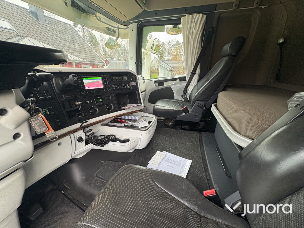 Камион сандучар Skåpbil - Scania R410LB: слика 23