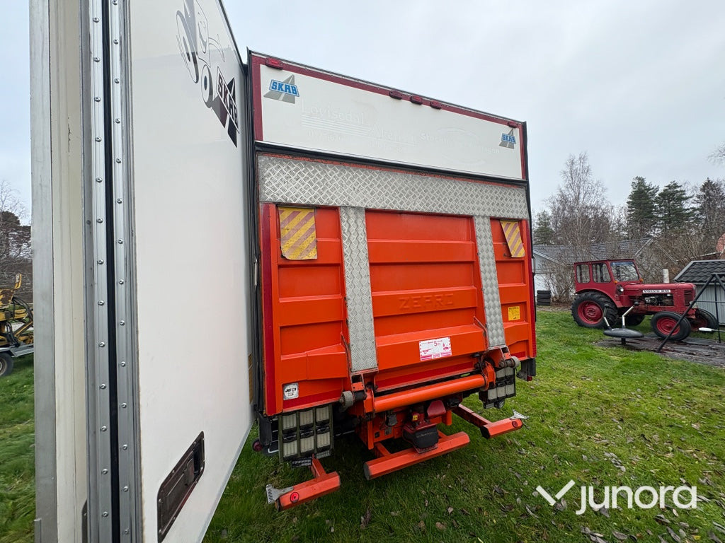 Камион сандучар Skåpbil - Scania R410LB: слика 9