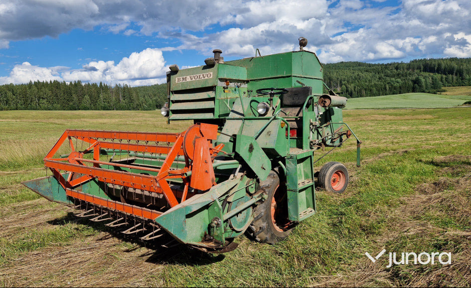 Skördetröska - Volvo BM, Aktiv 800 + Aktiv 800 som reservdel - Комбајн: слика 1 Skördetröska - Volvo BM, Aktiv 800 + Aktiv 800 som reservdel - Комбајн: слика 1