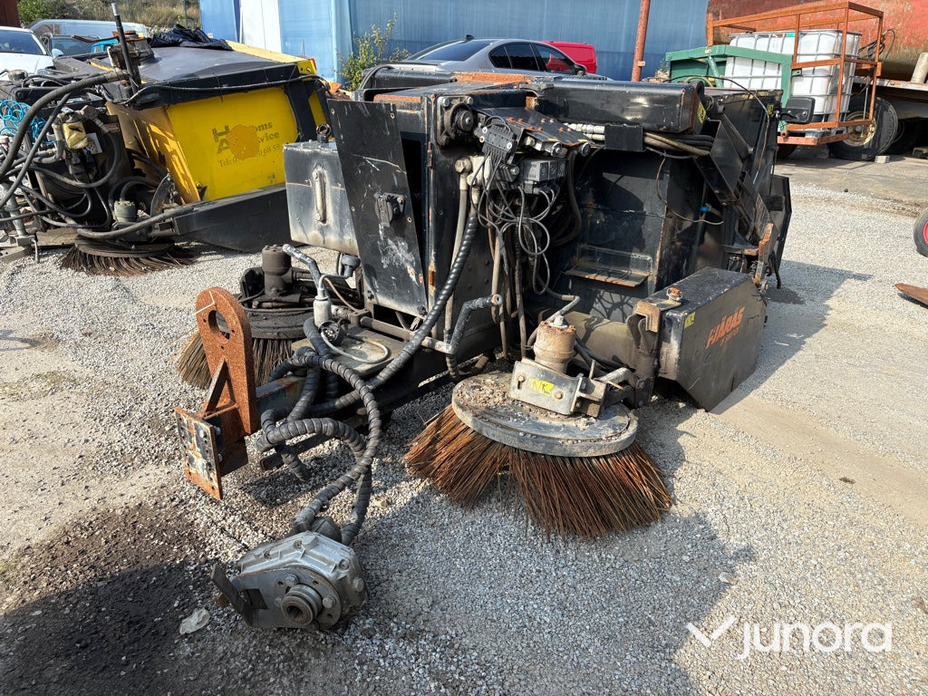 Sopmaskin Bogserad - Fjärås, FS 700 - Возило за метење: слика 1 Sopmaskin Bogserad - Fjärås, FS 700 - Возило за метење: слика 1