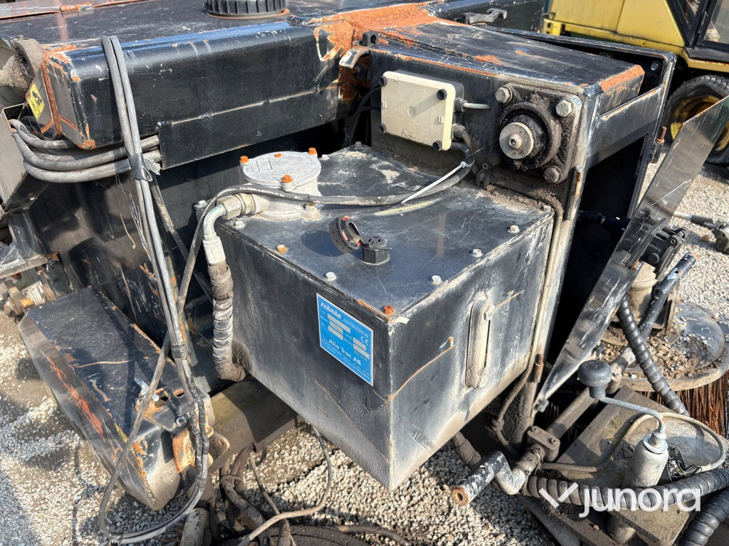 Sopmaskin Bogserad - Fjärås, FS 700 - Возило за метење: слика 5 Sopmaskin Bogserad - Fjärås, FS 700 - Возило за метење: слика 5