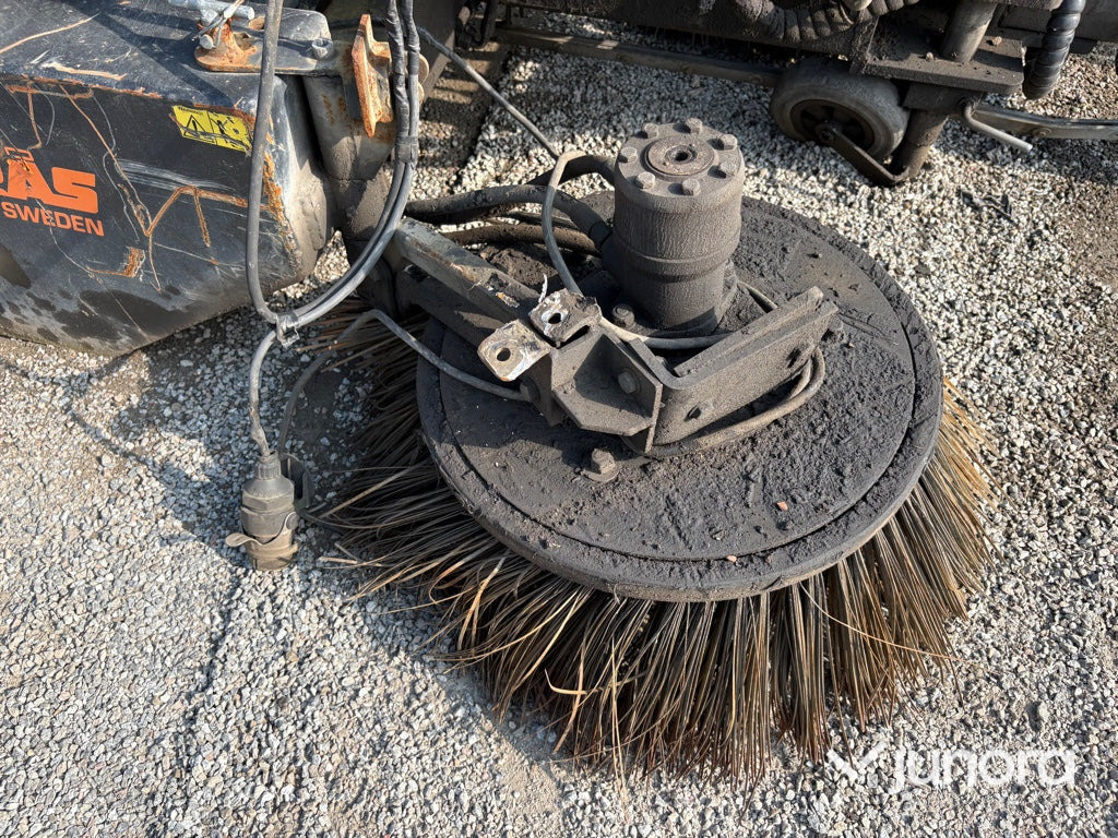 Sopmaskin Bogserad - Fjärås, FS 700 - Возило за метење: слика 4 Sopmaskin Bogserad - Fjärås, FS 700 - Возило за метење: слика 4