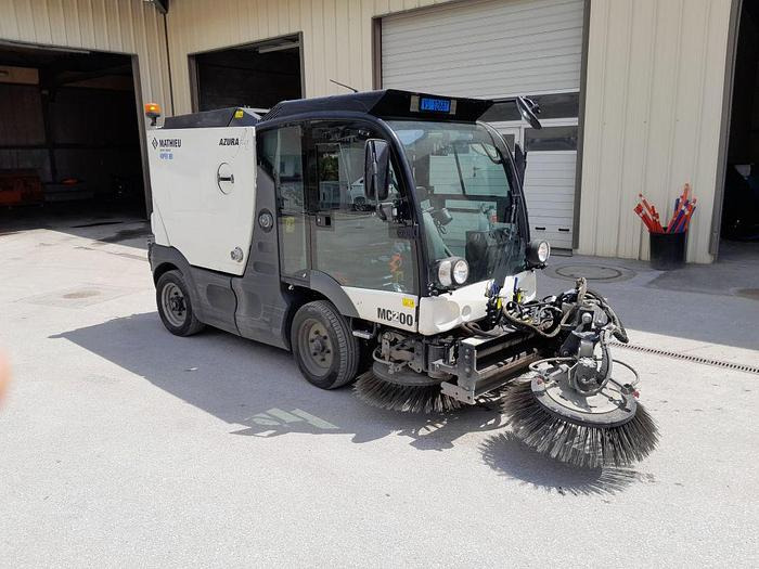 Mathieu Azura MC200 - Возило за метење: слика 1 Mathieu Azura MC200 - Возило за метење: слика 1