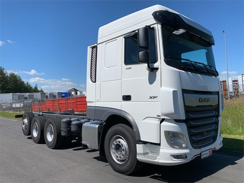 DAF XF 430 FAW 8x4*4 Tridem - Камион за подигање контејнери: слика 1 DAF XF 430 FAW 8x4*4 Tridem - Камион за подигање контејнери: слика 1