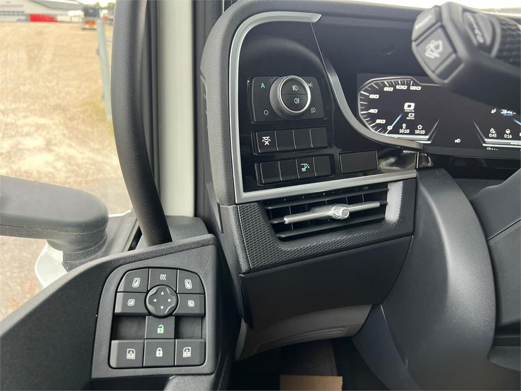 Камион сандучар DAF XF480 FAS 6x2: слика 22