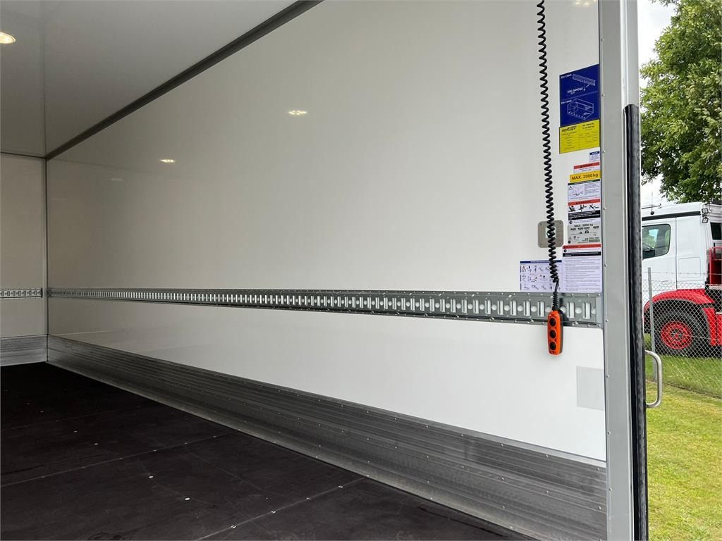 Камион сандучар DAF XF480 FAS 6x2: слика 8