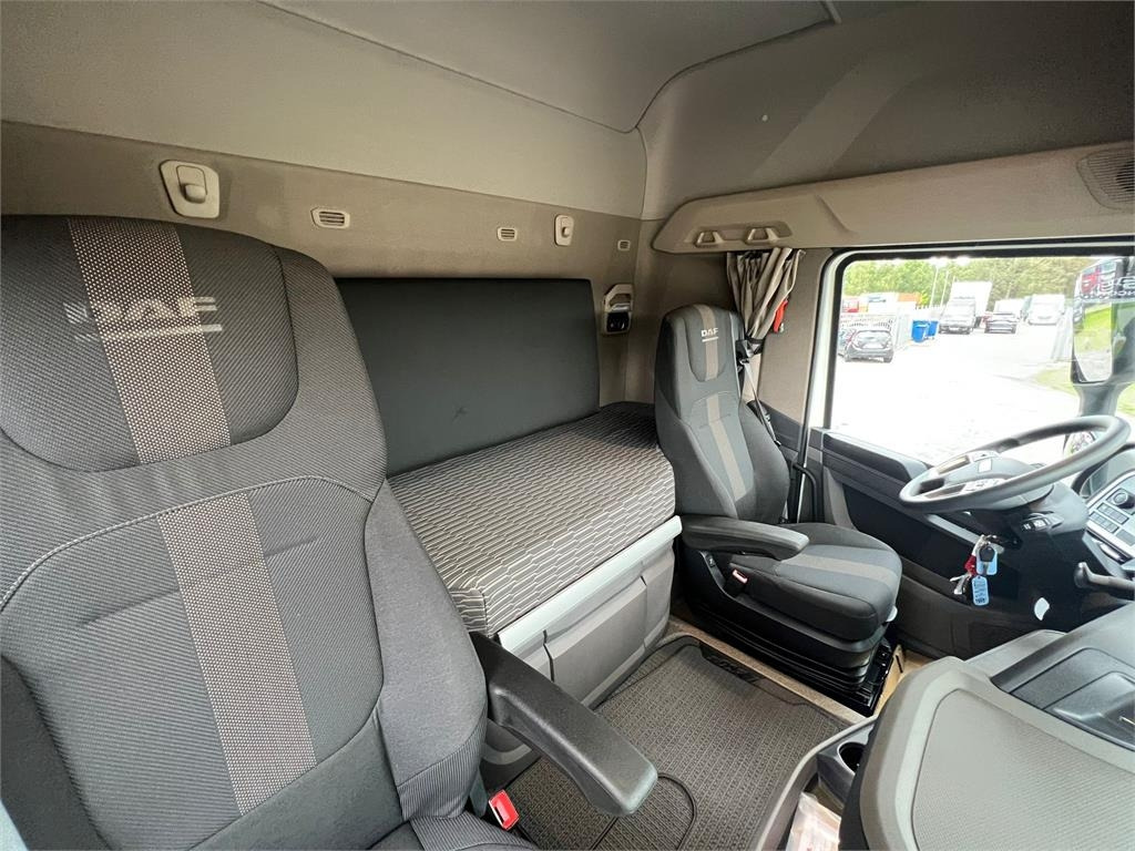 Камион сандучар DAF XF480 FAS 6x2: слика 15