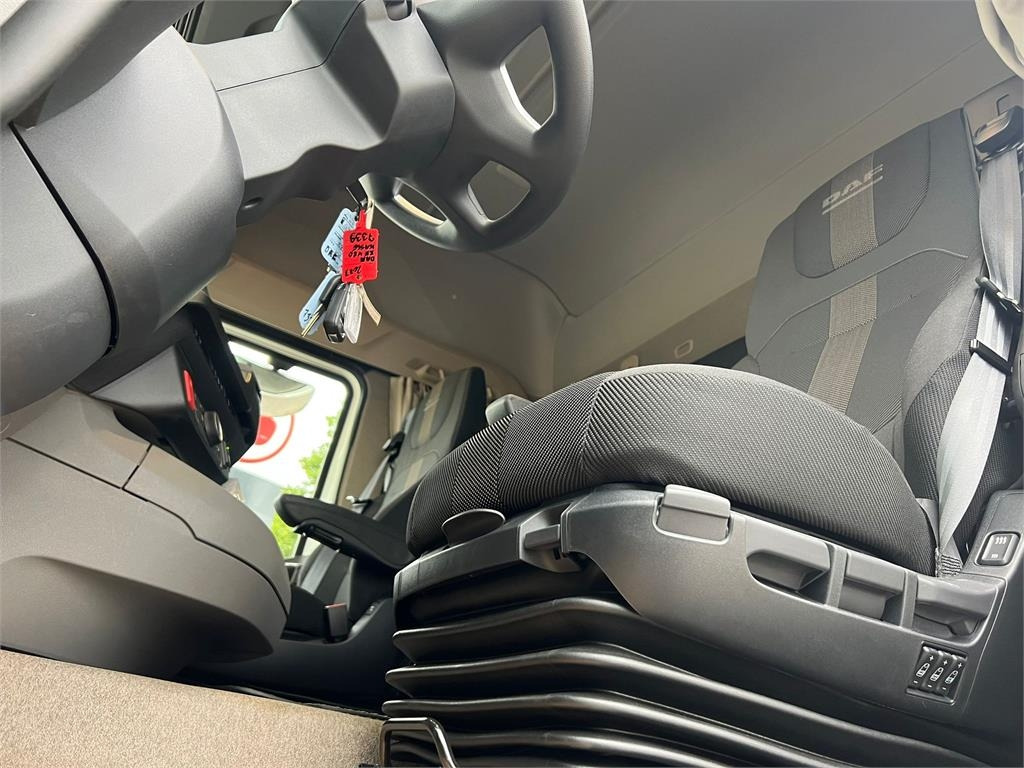 Камион сандучар DAF XF480 FAS 6x2: слика 17