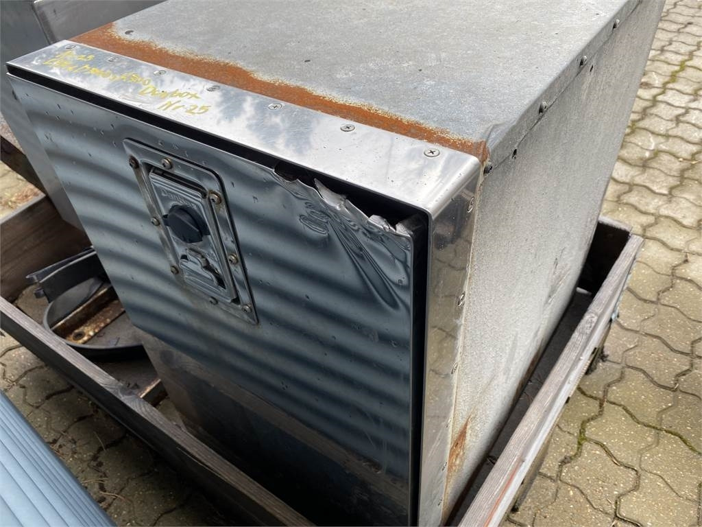 Danbox L480 x H710 x D700 mm - Каросерија и екстериер за Камион: слика 1 Danbox L480 x H710 x D700 mm - Каросерија и екстериер за Камион: слика 1