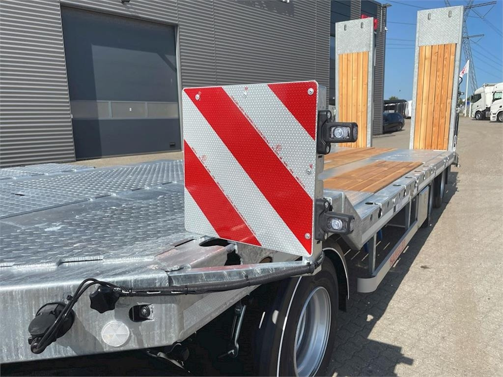 Hangler VTS-H 400 4 akslet - 2 delt ramper - Приколка за низок утовар: слика 4 Hangler VTS-H 400 4 akslet - 2 delt ramper - Приколка за низок утовар: слика 4