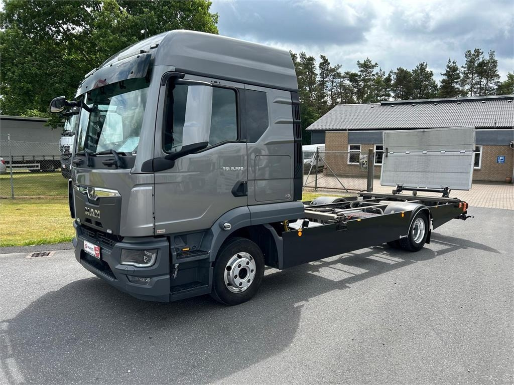 MAN TGL 8-220 4x2 BL incl. 2 stk veksellad - Камион сандучар: слика 2 MAN TGL 8-220 4x2 BL incl. 2 stk veksellad - Камион сандучар: слика 2