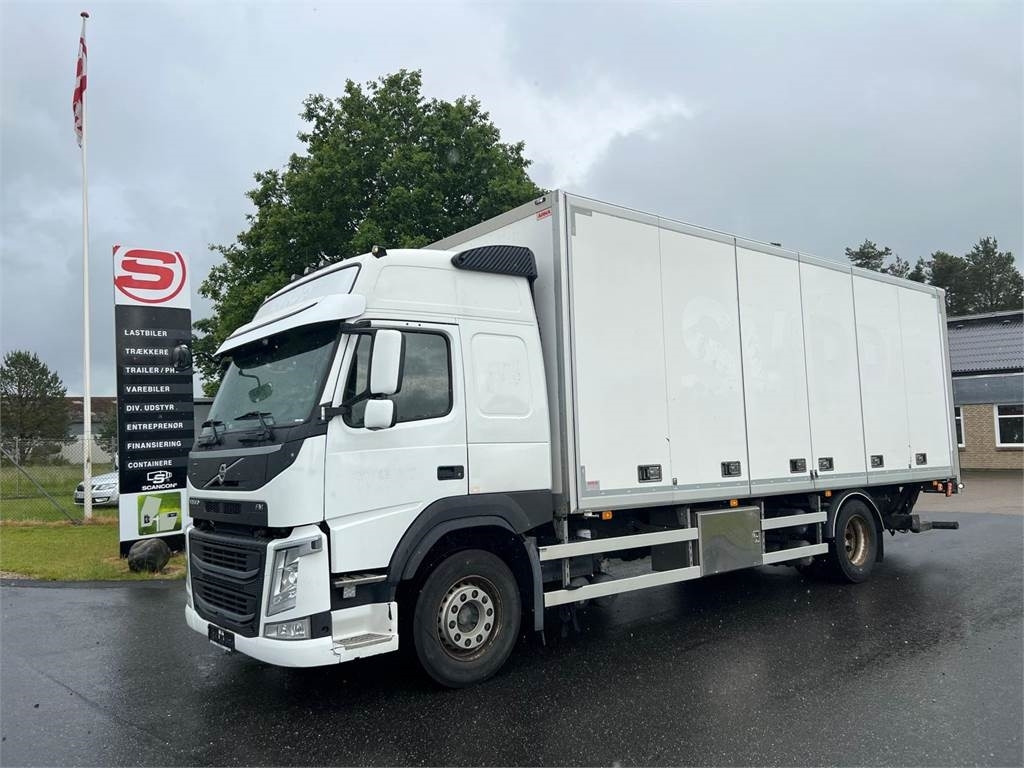 Камион сандучар Volvo FM330: слика 1