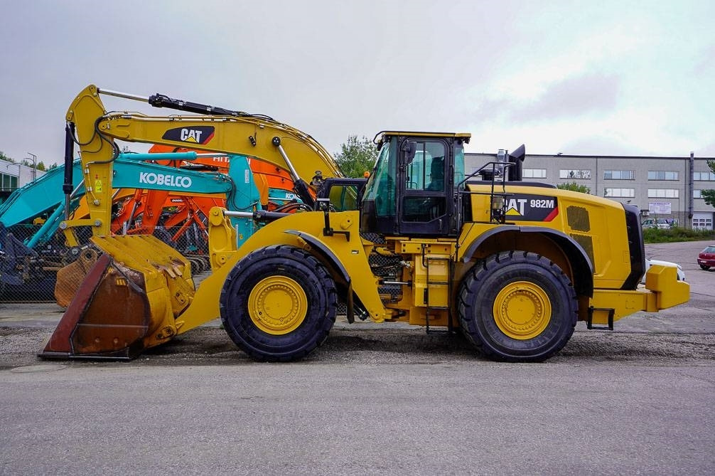 CAT 982M UUDET RENKAAT - Натоварувач на тркала: слика 1 CAT 982M UUDET RENKAAT - Натоварувач на тркала: слика 1