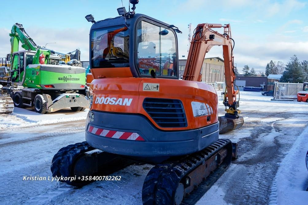 Doosan DX60LCR VARUSTEPAKETILLA - Мини багер: слика 5 Doosan DX60LCR VARUSTEPAKETILLA - Мини багер: слика 5