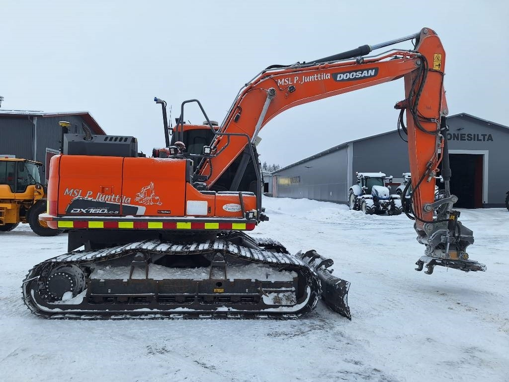 Doosan MYYTY! SOLD! DX160LCH-5 METSÄMALLI - Багер гасеничар: слика 4 Doosan MYYTY! SOLD! DX160LCH-5 METSÄMALLI - Багер гасеничар: слика 4