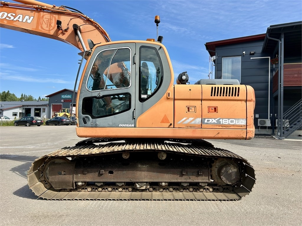 Doosan MYYTY! SOLD! DX180LC PYÖRITTÄJÄLLÄ - Багер гасеничар: слика 2 Doosan MYYTY! SOLD! DX180LC PYÖRITTÄJÄLLÄ - Багер гасеничар: слика 2