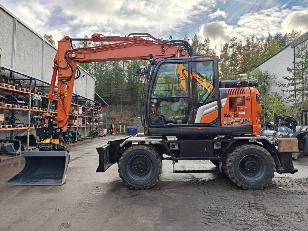 Hitachi ZX135W-7 VARUSTELTU - Багер на тркала: слика 1 Hitachi ZX135W-7 VARUSTELTU - Багер на тркала: слика 1