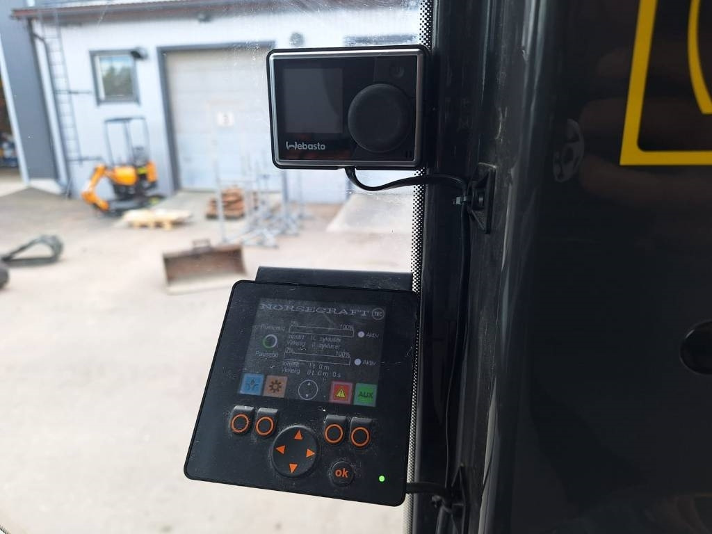 Багер гасеничар Hitachi ZX160LC-6 PYÖRITTÄJÄLLÄ: слика 12 Багер гасеничар Hitachi ZX160LC-6 PYÖRITTÄJÄLLÄ: слика 12