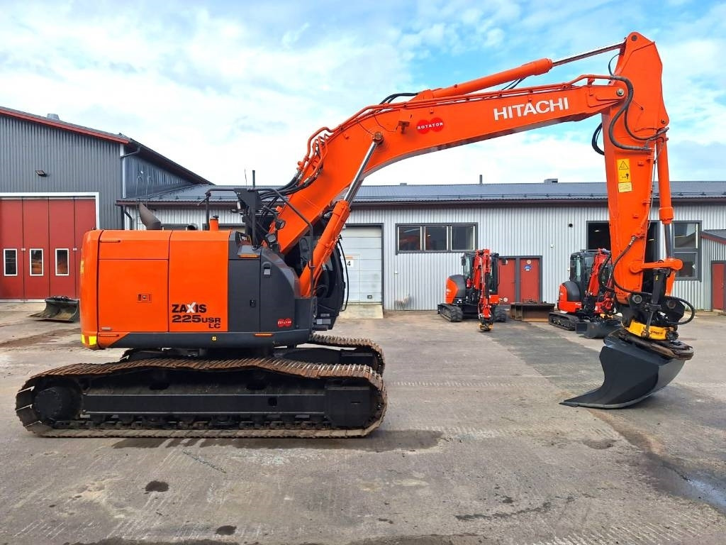 Hitachi ZX225USLC-5 PYÖRITTÄJÄLLÄ - Багер гасеничар: слика 5 Hitachi ZX225USLC-5 PYÖRITTÄJÄLLÄ - Багер гасеничар: слика 5