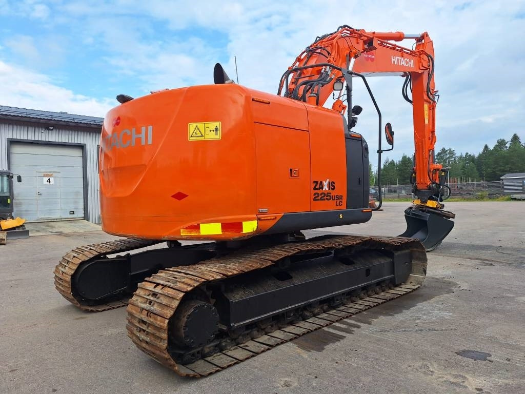 Hitachi ZX225USLC-5 PYÖRITTÄJÄLLÄ - Багер гасеничар: слика 4 Hitachi ZX225USLC-5 PYÖRITTÄJÄLLÄ - Багер гасеничар: слика 4