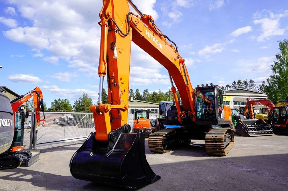 Hitachi ZX350LC-6 UUSI ALAKERTA - Багер гасеничар: слика 3 Hitachi ZX350LC-6 UUSI ALAKERTA - Багер гасеничар: слика 3