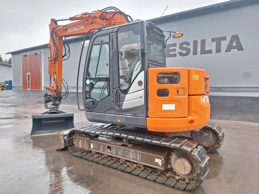 Hitachi ZX85US-5 PYÖRITTÄJÄLLÄ - Мини багер: слика 2 Hitachi ZX85US-5 PYÖRITTÄJÄLLÄ - Мини багер: слика 2