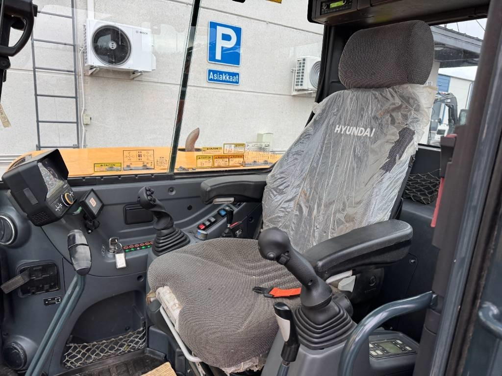 Мини багер Hyundai R80CR-9A PYÖRITTÄJÄLLÄ: слика 9