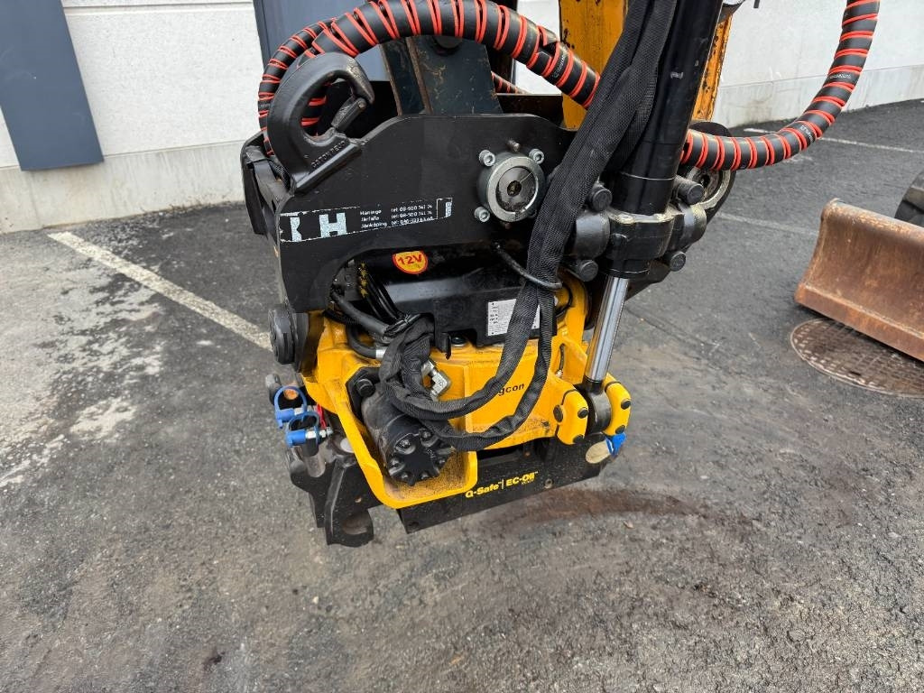 Мини багер Hyundai R80CR-9A PYÖRITTÄJÄLLÄ: слика 7