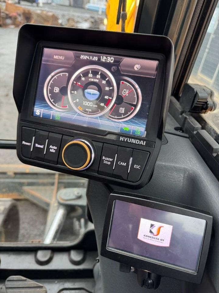 Мини багер Hyundai R80CR-9A PYÖRITTÄJÄLLÄ: слика 12