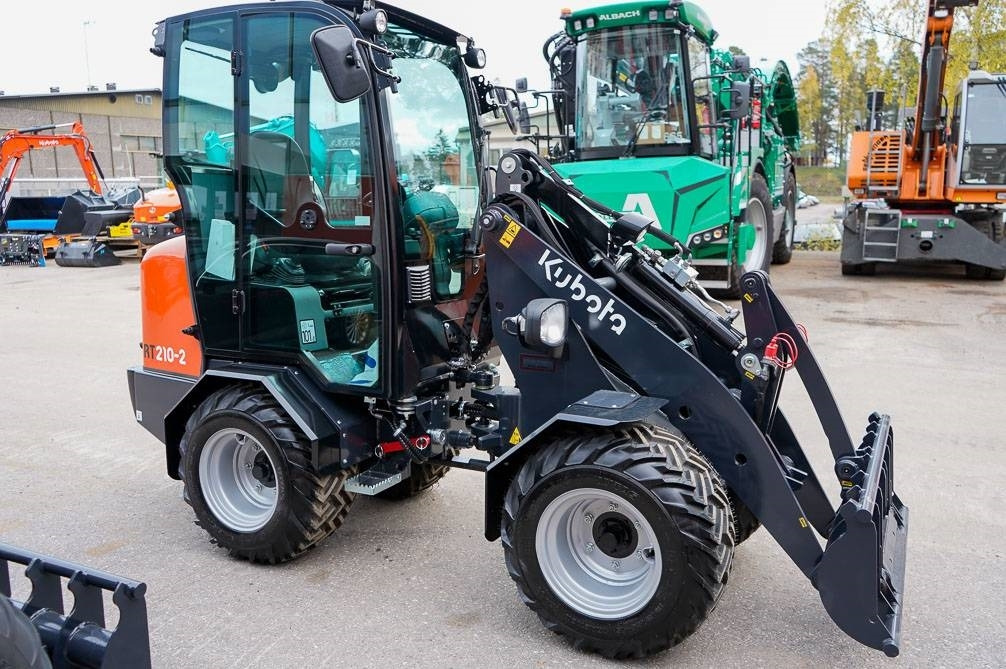 Kubota RT210-2 UUSI - Земјоделски натоварувач: слика 4 Kubota RT210-2 UUSI - Земјоделски натоварувач: слика 4