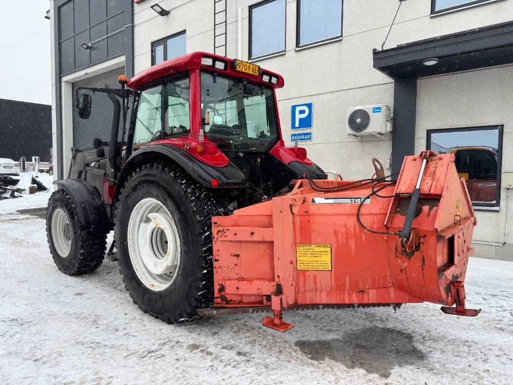 Valtra MYYTY! SOLD! M130 ETUKUORMAAJALLA - Трактор: слика 3 Valtra MYYTY! SOLD! M130 ETUKUORMAAJALLA - Трактор: слика 3