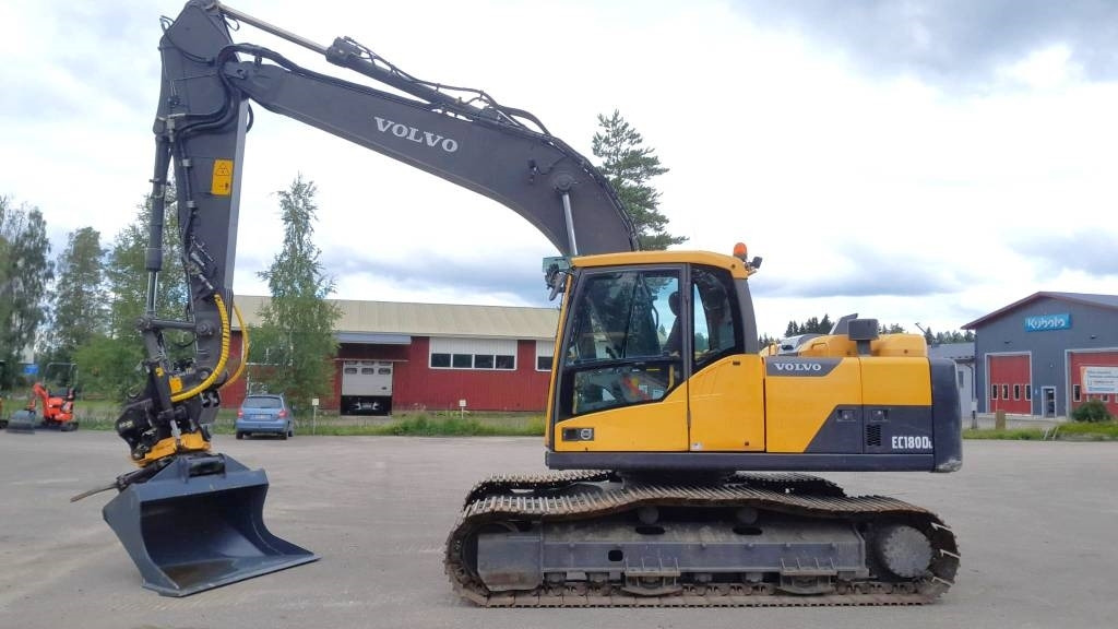 Volvo EC180DL PYÖRITTÄJÄLLÄ - Багер гасеничар: слика 1 Volvo EC180DL PYÖRITTÄJÄLLÄ - Багер гасеничар: слика 1