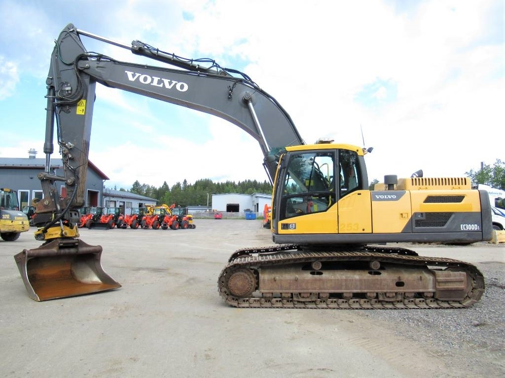 Volvo EC300DL PYÖRITTÄJÄLLÄ - Багер гасеничар: слика 1 Volvo EC300DL PYÖRITTÄJÄLLÄ - Багер гасеничар: слика 1