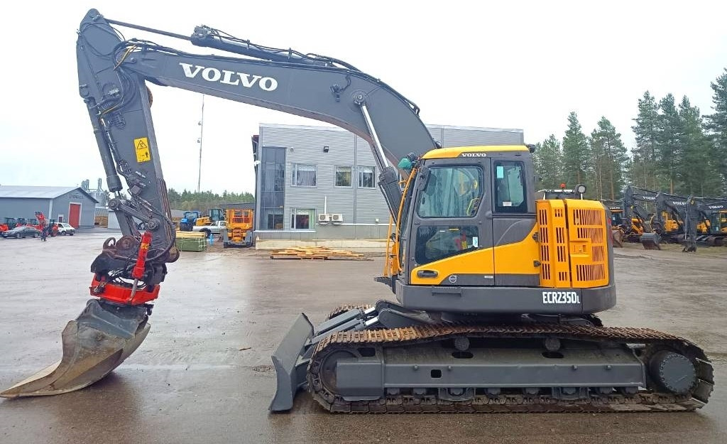 Volvo ECR235DL PYÖRITTÄJÄLLÄ - Багер гасеничар: слика 1 Volvo ECR235DL PYÖRITTÄJÄLLÄ - Багер гасеничар: слика 1