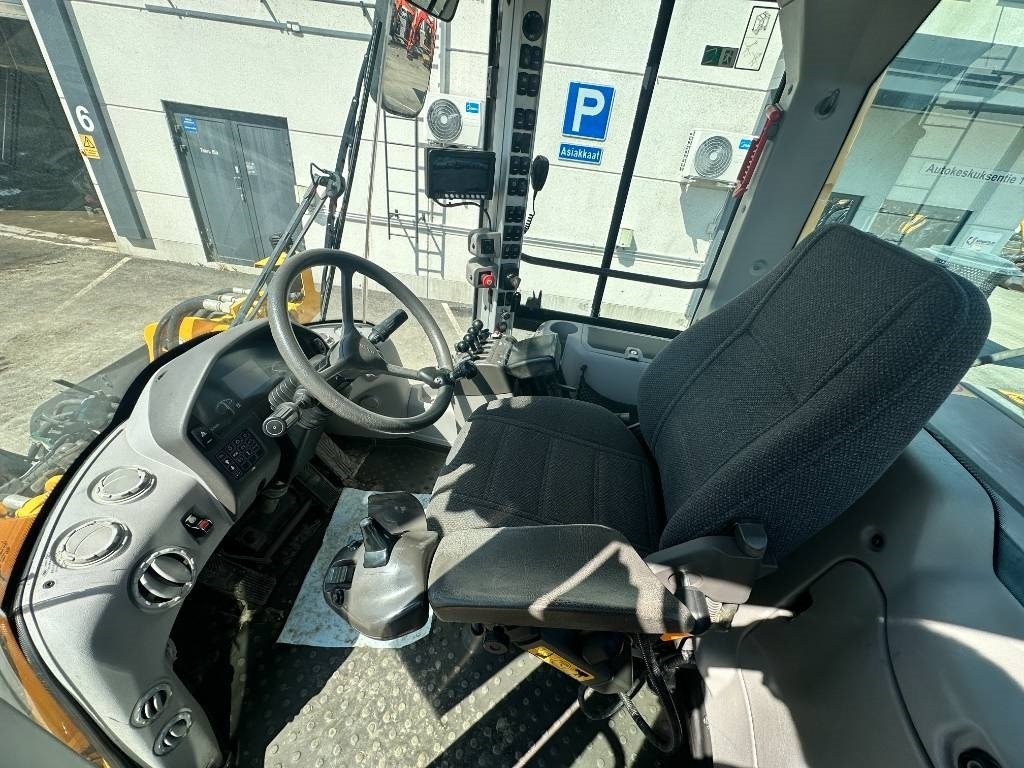 Лизинг на Volvo L70G vipuohjaus, 3' ja 4' hydr  Volvo L70G vipuohjaus, 3' ja 4' hydr: слика 21