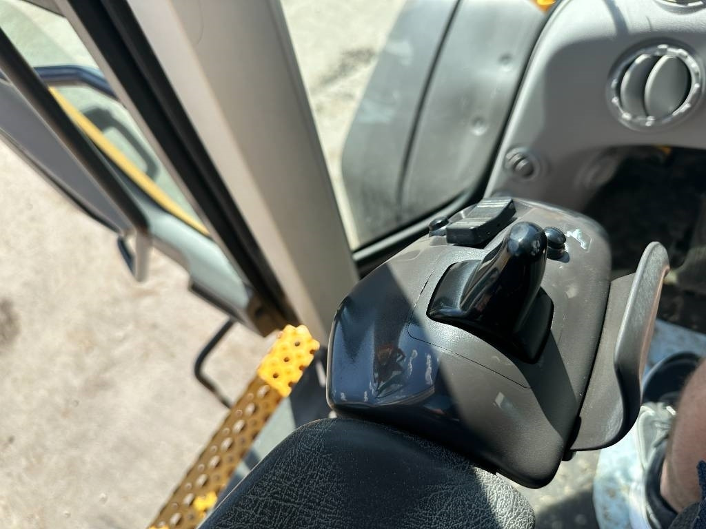 Лизинг на Volvo L70G vipuohjaus, 3' ja 4' hydr  Volvo L70G vipuohjaus, 3' ja 4' hydr: слика 19