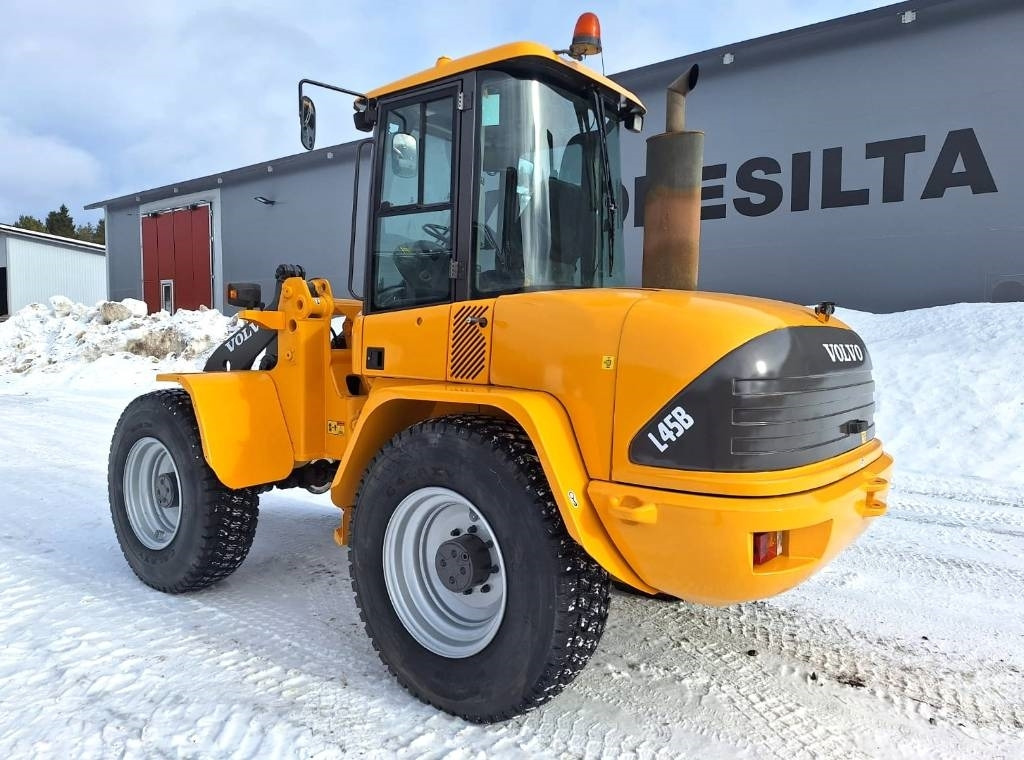 Volvo MYYTY!!SOLD!! L45B UUDET RENKAAT - Натоварувач на тркала: слика 2 Volvo MYYTY!!SOLD!! L45B UUDET RENKAAT - Натоварувач на тркала: слика 2