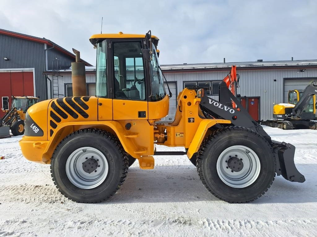 Volvo MYYTY!!SOLD!! L45B UUDET RENKAAT - Натоварувач на тркала: слика 5 Volvo MYYTY!!SOLD!! L45B UUDET RENKAAT - Натоварувач на тркала: слика 5